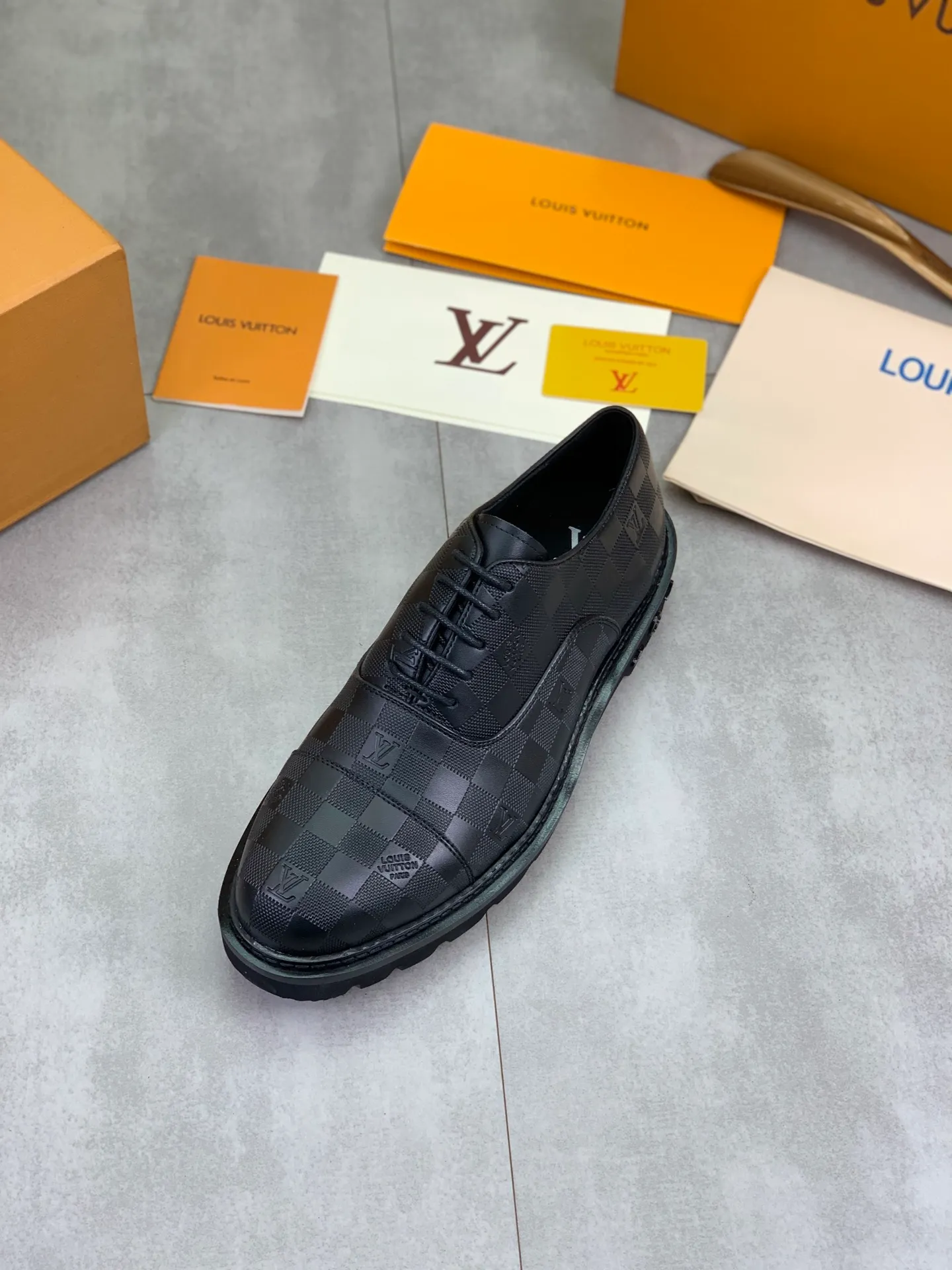 Factory price P820 💎💎💎Top version LOUIS VUITTON [Louis Vuitton] - LV men's business casual leather shoes, luxurious and noble 👞All imported original cowhide, just to create a more comfortable wearing experience, upper: original high-end calfskin➕Imported soft cowhide lining, original lightweight foam outsole✔️Color: 3️⃣colors available Size: 39-44 (38.45 46 can be customized (non-returnable)
